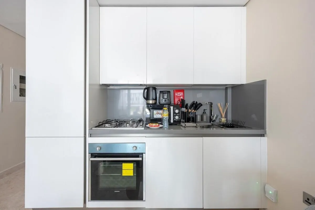 Chic Studio With Compact Kitchen Area In Business Bay Dubai
