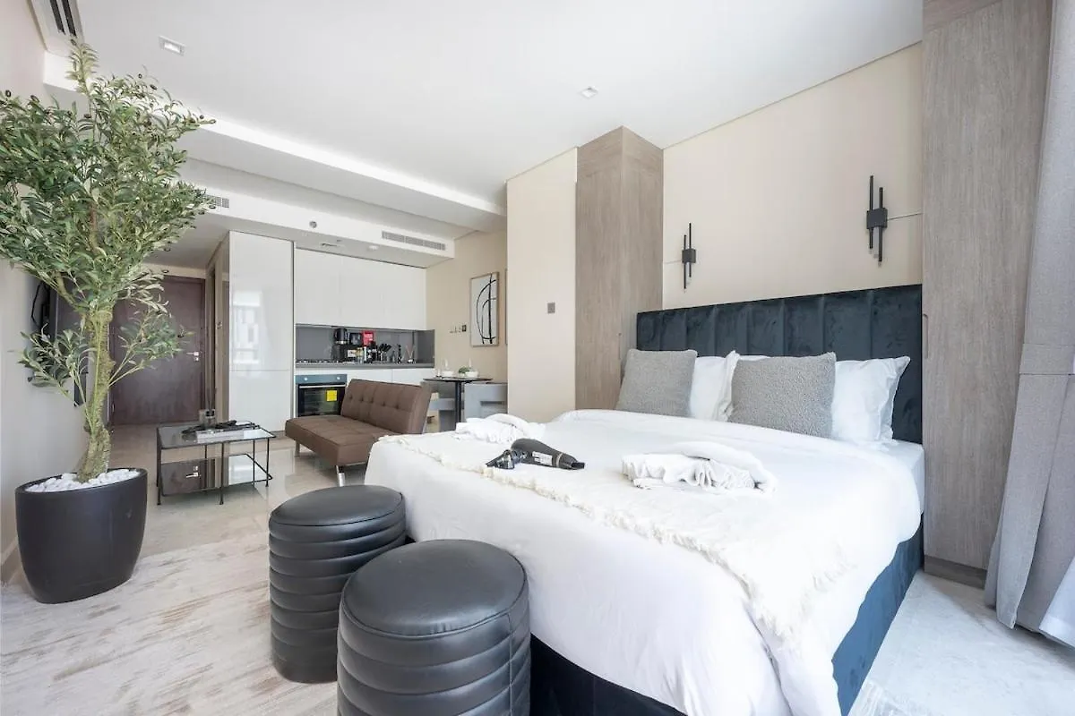 Chic Studio With Compact Kitchen Area In Business Bay Dubai United Arab Emirates