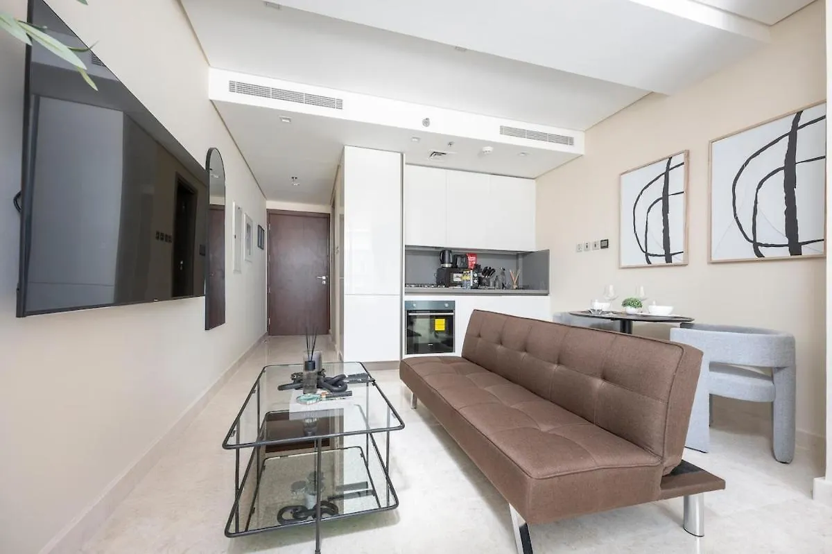 Chic Studio With Compact Kitchen Area In Business Bay Dubai