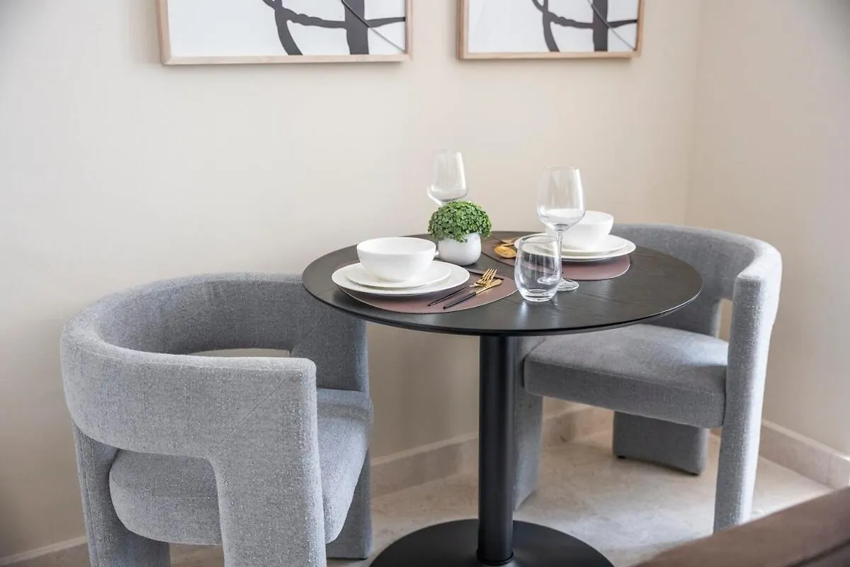 Chic Studio With Compact Kitchen Area In Business Bay Dubai Apartment