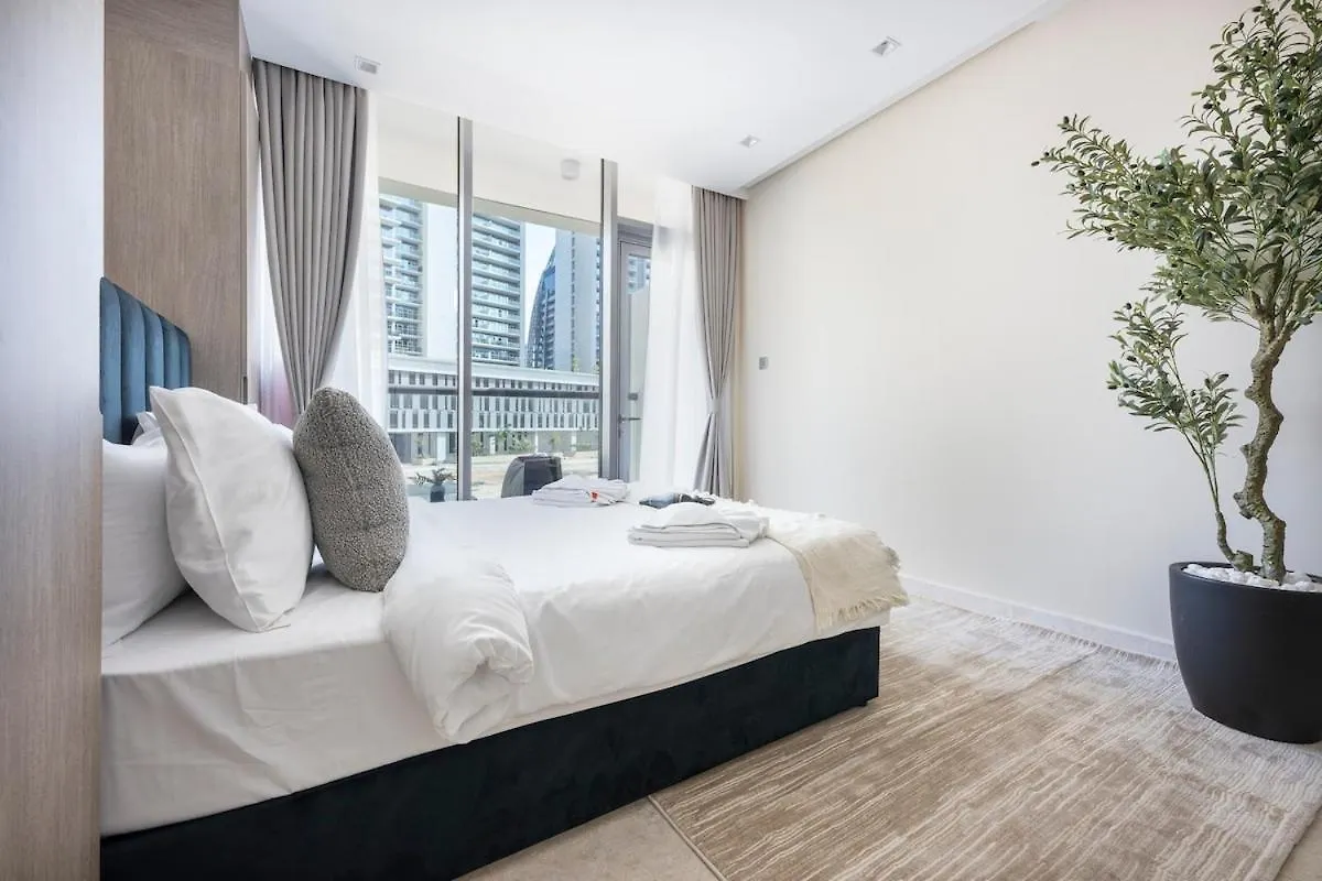 Chic Studio With Compact Kitchen Area In Business Bay Dubai Apartment